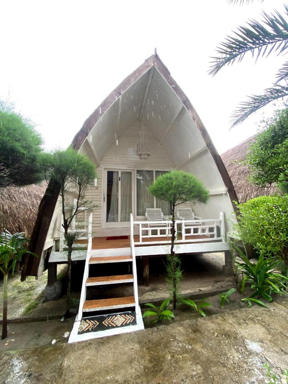 Coral Beach Seaside غيلي تراوانغان المظهر الخارجي الصورة